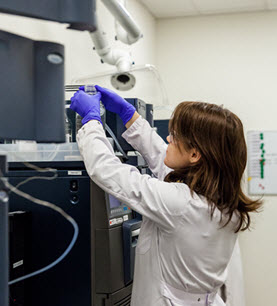 woman-is-working-in-a-lab2.jpg