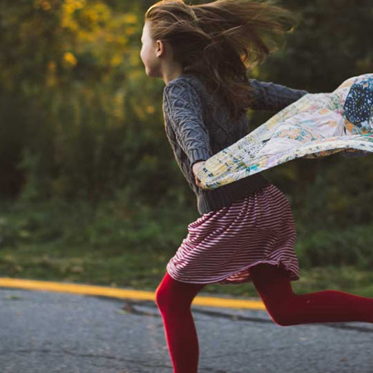girl-fly-running