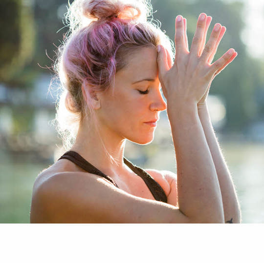 woman-with-pink-hair